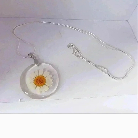 Silver Daisy Pendant Necklace - Picture 3 of 3